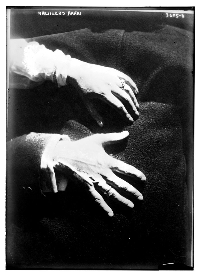 Kreisler's hands LCCN2014699878
