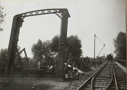 Kowel, Abtragen einer zerstörten Eisenbahnbrücke. (BildID 15677043)