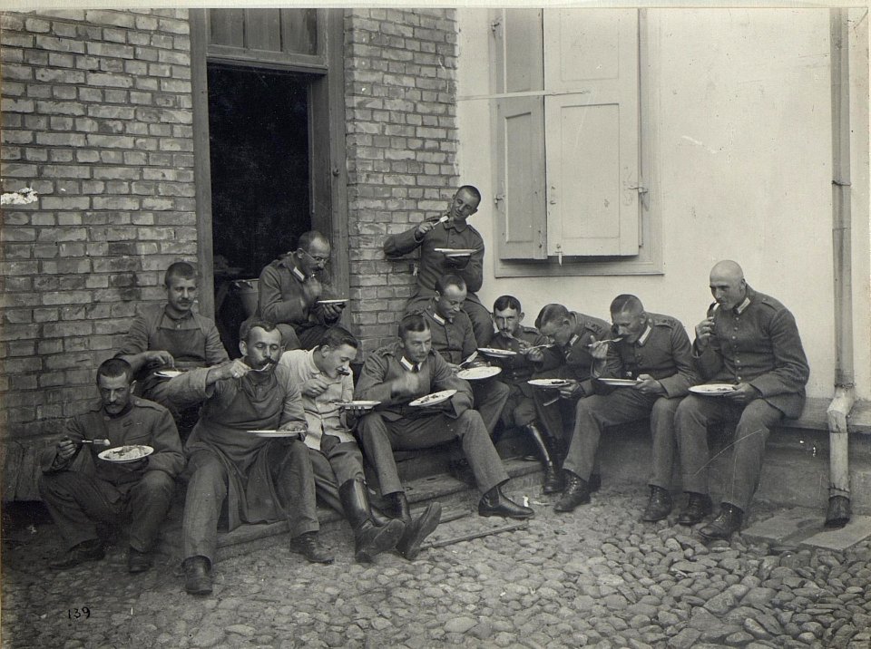 Kowel, Exlz.Hindenburg's Ankunft, Küchenpersonal. (BildID 15677281)