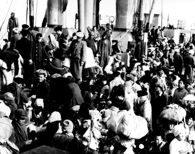 Korean refugees aboard SS Meredith Victory in December 1950 (NH 95597)