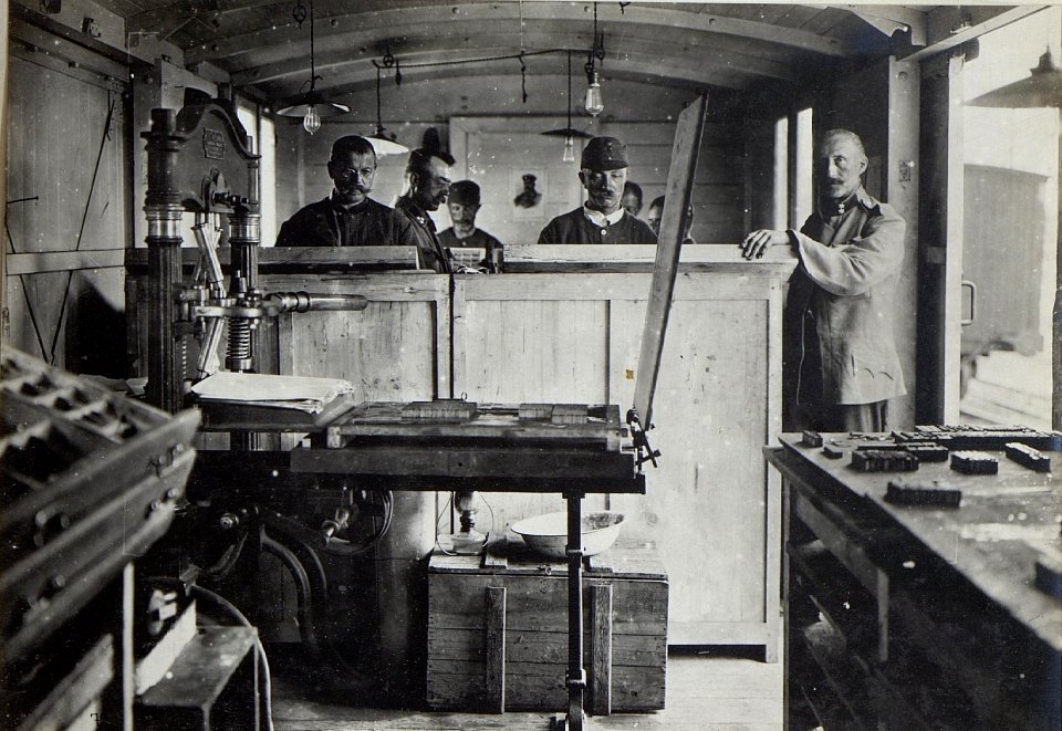 Kowel, Feldbuchdruckerei-Zug, Setzersaal.I. (BildID 15676860)