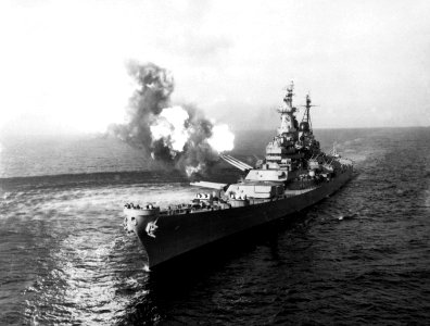 KoreanWarNavyGunfire