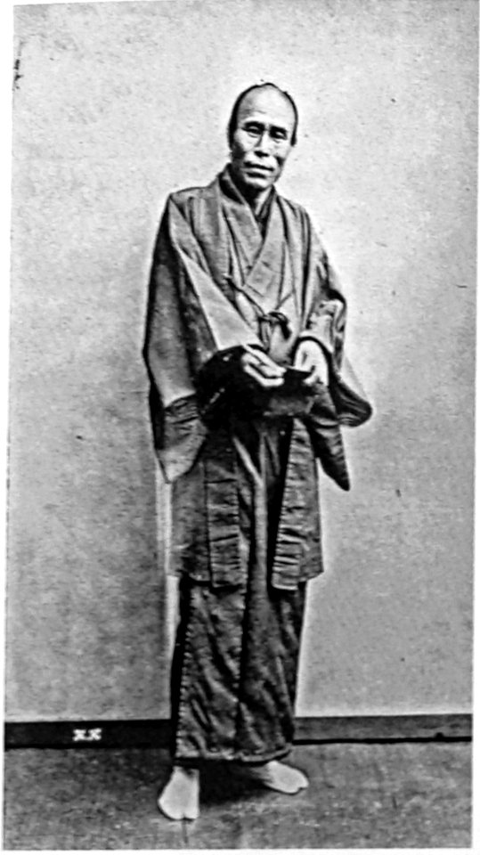 Krafft homme en costume intérieur 89477