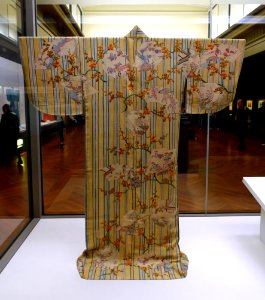 Kosode with yuzen dyeing inside fan and snowflake shapes, 2 of 2, Edo period, 1700s AD, chirimen crepe - Tokyo National Museum - Tokyo, Japan - DSC09589