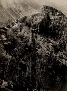 Kote 806, Unterstände mit den Küchen und Reserveunterkünften, aufgenommen am 21. April 1916 (BildID 15473451)