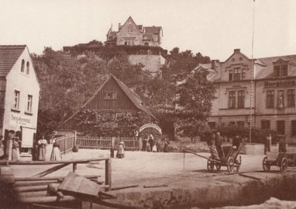 Kotzsch, Carl Friedrich August - Dorfplatz Loschwitz mit Burgberg (Zeno Fotografie)