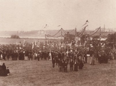 Kotzsch, Carl Friedrich August - Fahnenweihe (Zeno Fotografie)