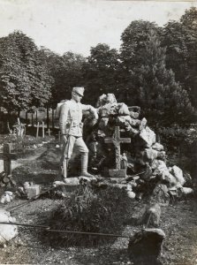 Kriegers letzte Rast.Denkmal am Friedhof in Tolmein (BildID 15597028)