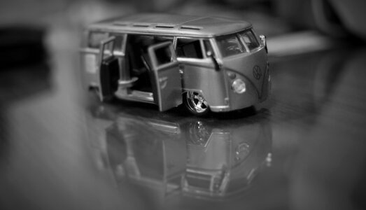 White monochrome transport