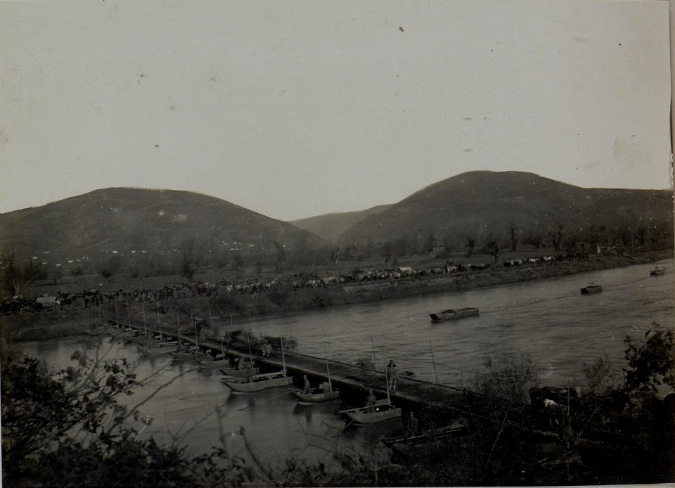 Kriegsbrücke bei Trstenik. über die Zapadna Morava (Später durch Hochwasser weggerissen. November 1915.) (BildID 15454321)