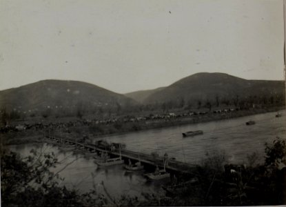 Kriegsbrücke bei Trstenik. über die Zapadna Morava (Später durch Hochwasser weggerissen. November 1915.) (BildID 15454321)