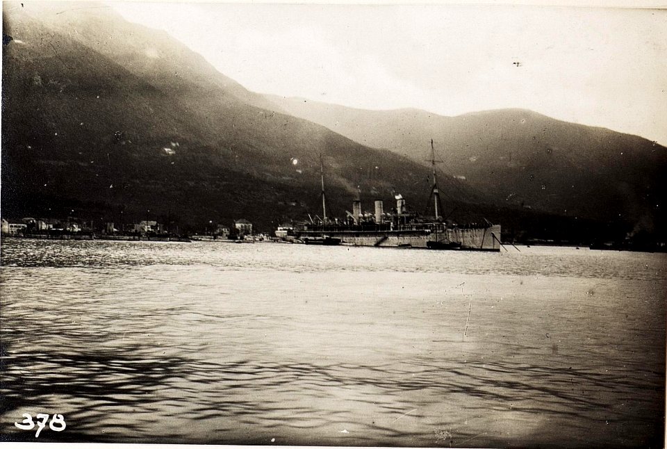 Kriegsschiffe im Hafen von Theodo. (BildID 15572172)