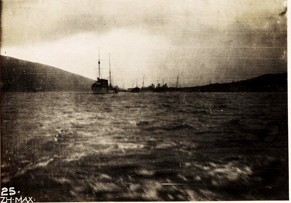 Kriegsschiffe in der Bocce di Cattaro. (BildID 15570451)