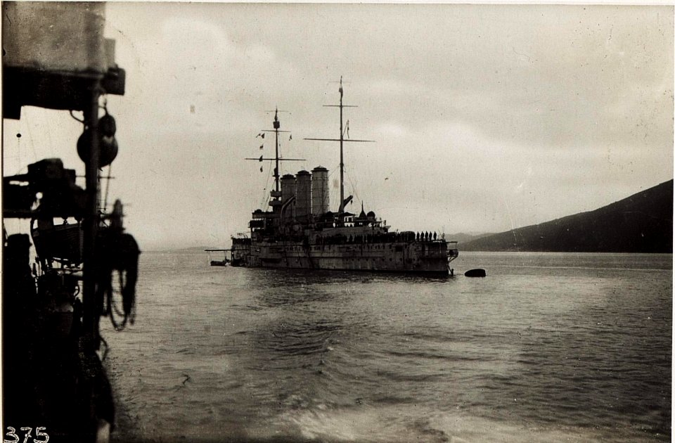 Kriegsschiff im Hafen von Theodo. (BildID 15572151)