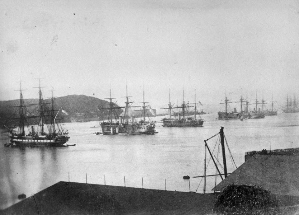 Kriegsschiffe der Kaiserlichen Marine im Reichskriegshafen (Kiel 80.683)