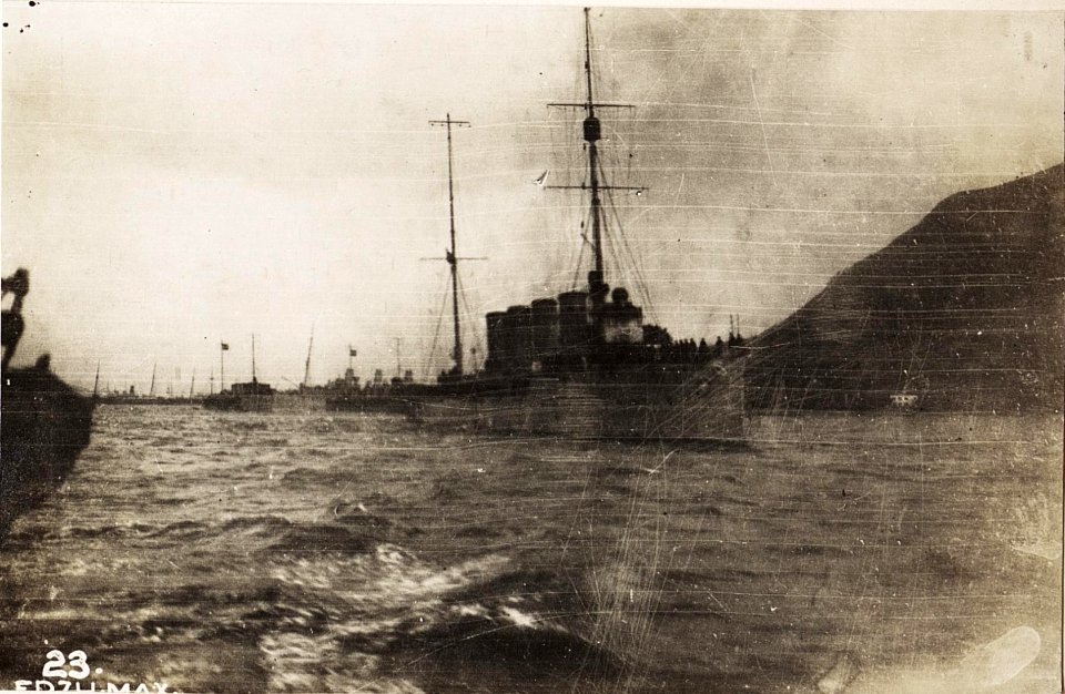 Kriegsschiffe in der Bocce di Cattaro. (BildID 15570437)