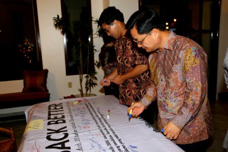 Kristen Bauer hosts a reception to reflect on life in Aceh after the 2004 Indian Ocean earthquake and tsunami disaster; December 2014 (7)