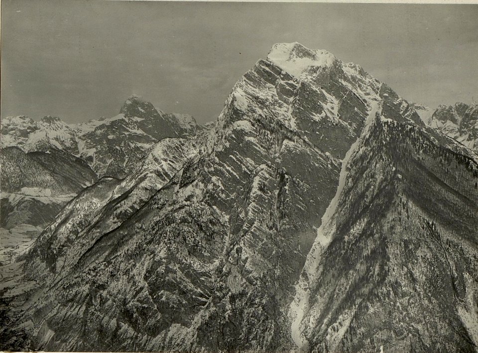 Krnica und Mangart von der Drahtseilbahn am Rombon im Tale Brett. (BildID 15468494)