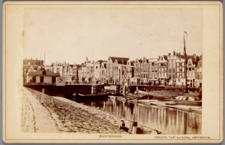 Kromme Waal en Waalseilandsgracht met daarvoor de Kraansluis (Brug 300), gezien vanaf de Oosterdoksdijk-001 photo