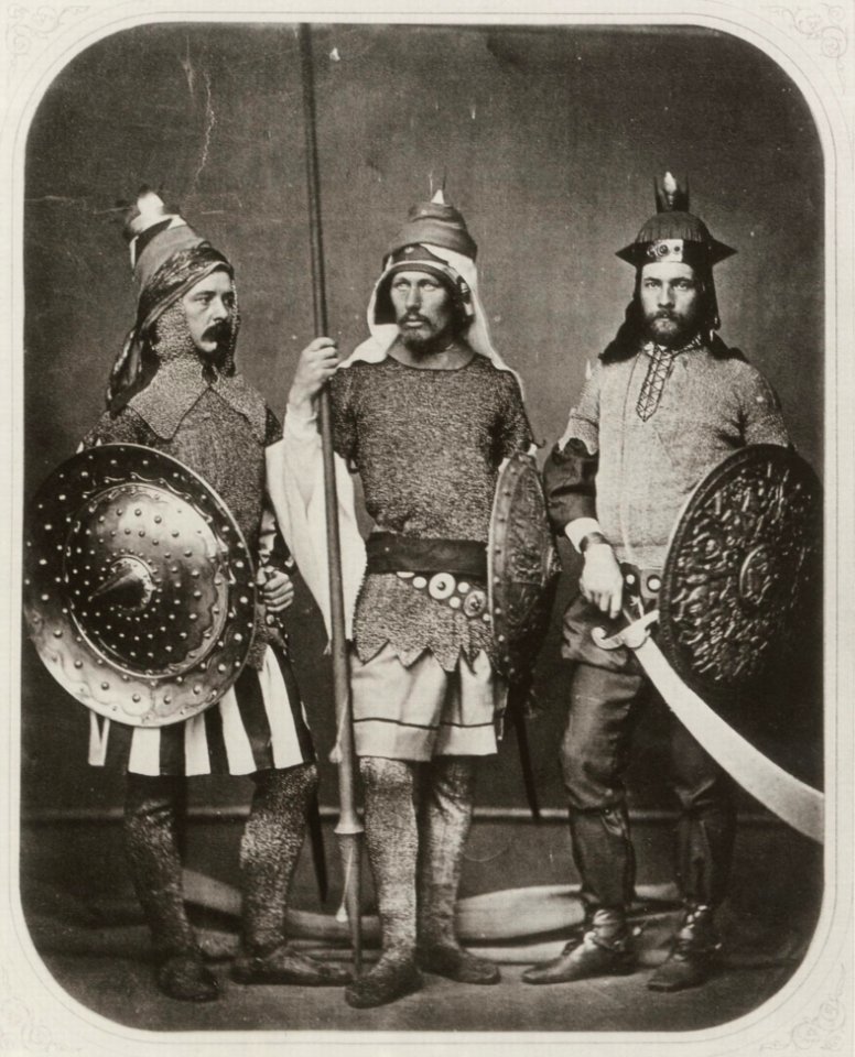 Krone, Hermann - Drei Schauspieler als Rodomonth, Ferragu und Zagripont beim Schnorrfest, Dresden (Zeno Fotografie)