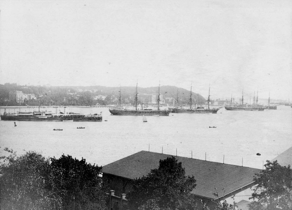 Kriegsschiffe der Kaiserlichen Marine im Reichskriegshafen (Kiel 44.766)