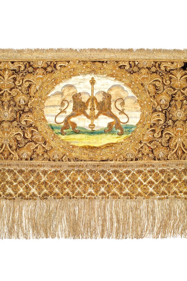 Kristinas broderade kröningshimmel från 1650 med spira hållen av lejon - Livrustkammaren - 91406