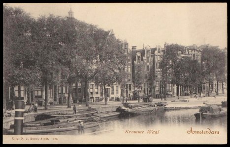 Kromme Waal met op de voorgrond de Waalseilandsgracht. Uitgave N.J. Boon, Amsterdam photo