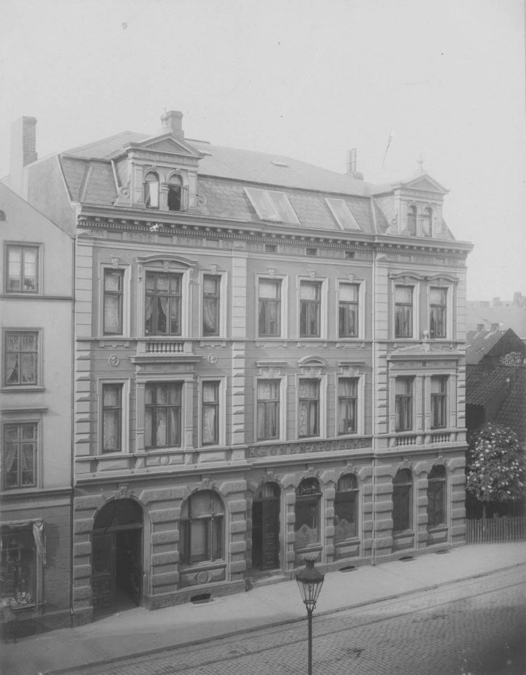 Kronen-Apotheke in der Holtenauer Straße 8 (Kiel 70.764)