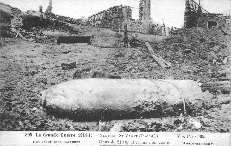 La grande guerre 1914-15-Neuville St-Vaast-Obus de 210 allemand non éclaté-805