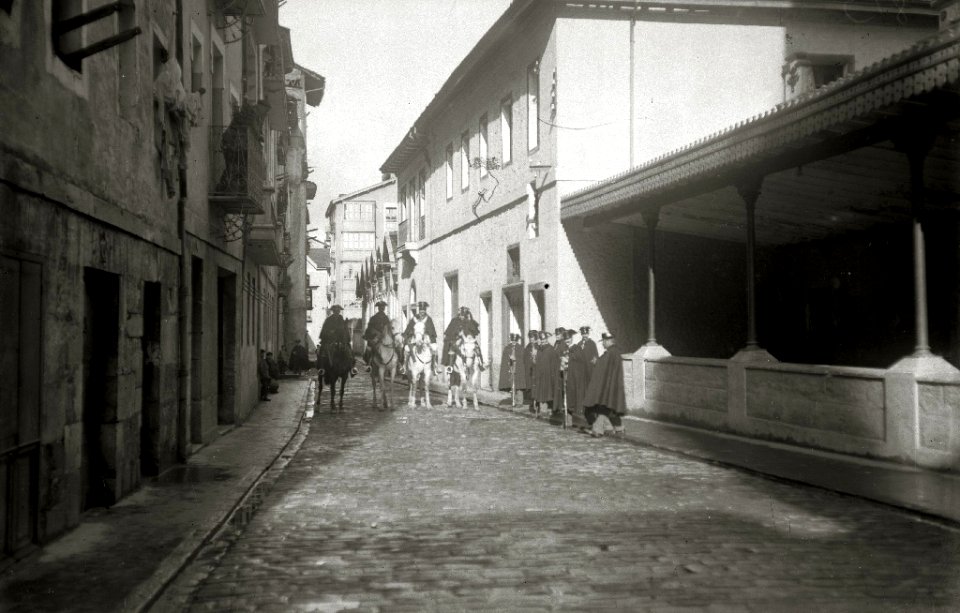 La Guardia Civil a caballo en Tolosa (2 de 3) - Fondo Car-Kutxa Fototeka