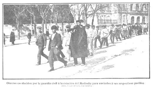 La crisis obrera en Madrid. Obreros conducidos por la guardia civil á la estación del Mediodía para enviarlos á sus respectivos pueblos, de Campúa, Nuevo Mundo, 07-03-1907 photo