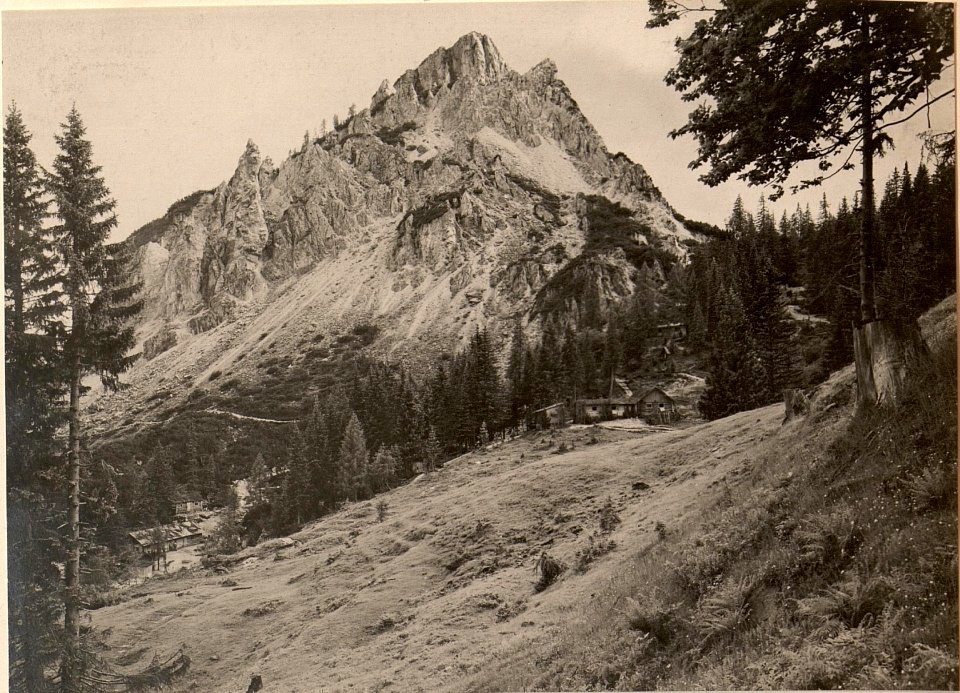 KRONALPE, Im Hintergrunde die Brückenköpfe. aufgenommen am 26. Juni 1916. (BildID 15476728)