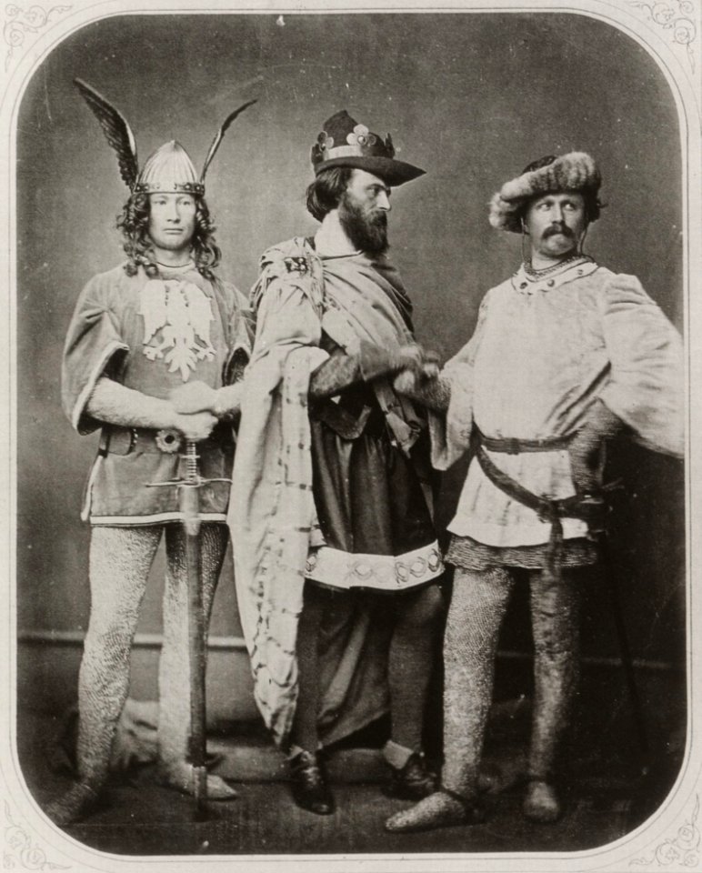 Krone, Hermann - Drei Schauspieler als Gernot, Gunther und Gieselher beim Schnorrfest, Dresden (Zeno Fotografie)