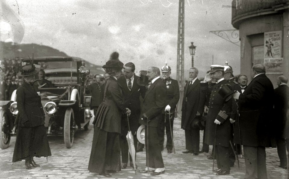 La reina María Cristina durante la inauguración del Paseo Nuevo (3 de 4) - Fondo Car-Kutxa Fototeka