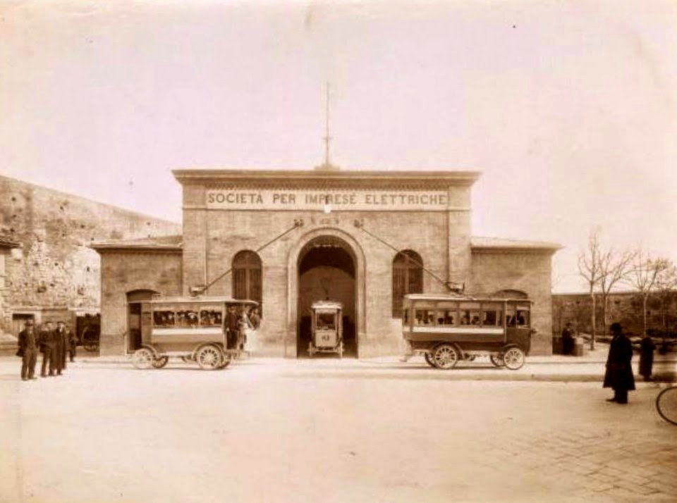 La filovia a Siena - Deposito dei filobus presso Porta Camollia (ca 1907)