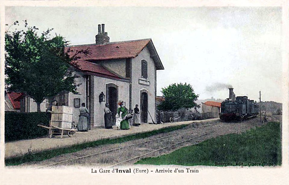 La gare d'Inval (Eure) - Arrivée d'un train