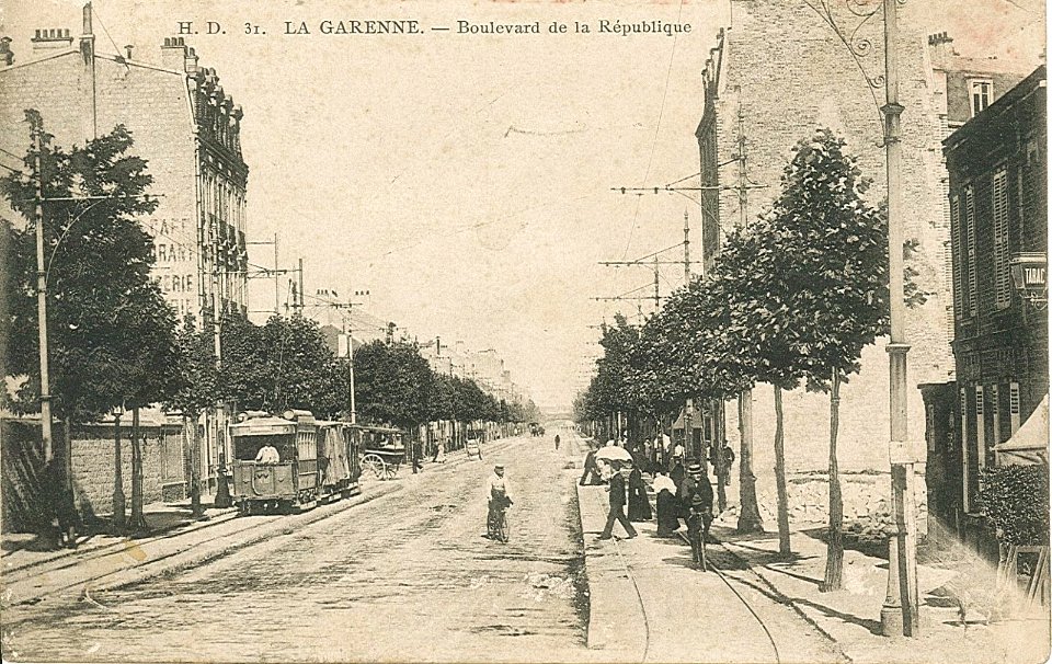 La Garenne Colombes.Boulevard de la République en direction de Bois Colombes