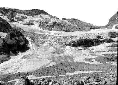 La glacera i el cim del Mont Perdut des del refugi de Tuca Roya