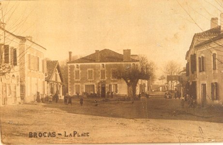 La place du village de Brocas (carte ancienne)