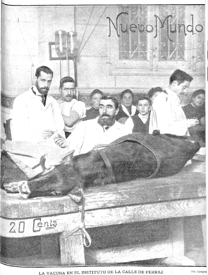 La vacuna en el instituto de la calle de Ferraz, de Campúa, en Nuevo Mundo, 17-12-1903