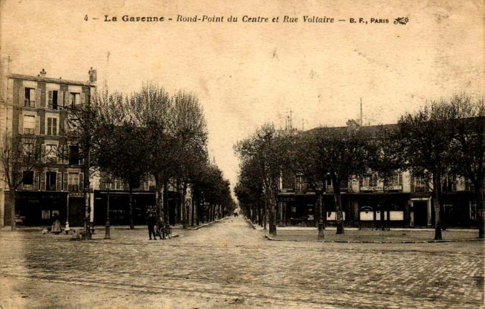 La Garenne-Colombes.Rond-point du Centre.Rue Voltaire