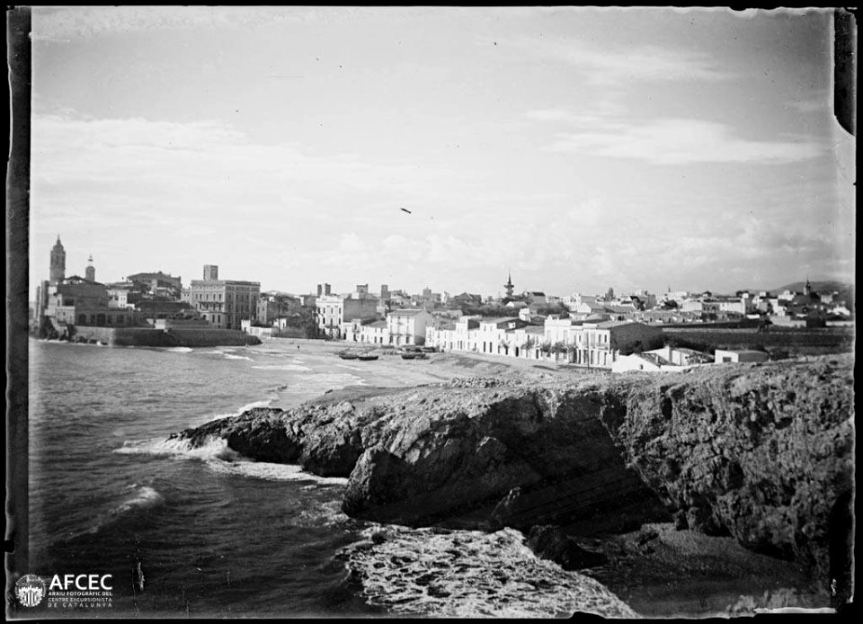 La vila de Sitges des d'Aiguadolç