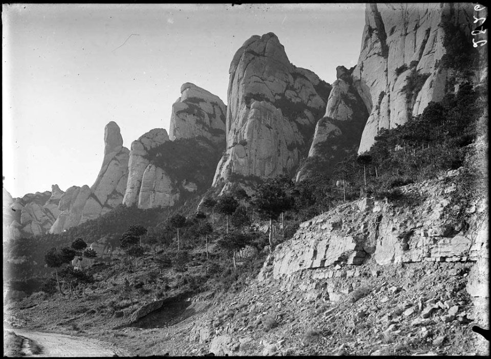 La muntanya de Montserrat des dels voltants de l'ermita de Sant Miquel