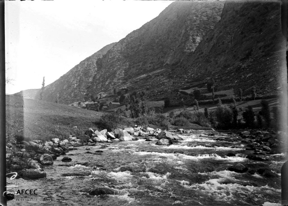 La Noguera Pallaresa al seu pas per la vall d'Àneu (AFCEC MORELLO A 0618)