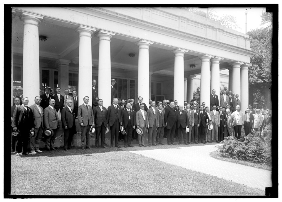 LABOR DELEGATES AT WHITE HOUSE LCCN2016869335