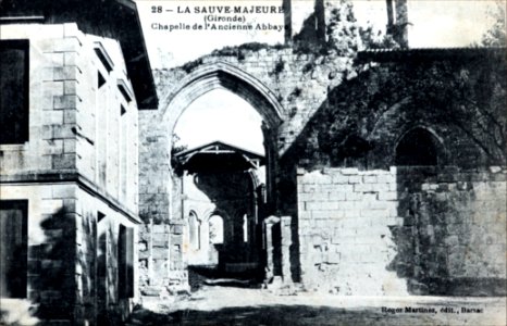 La Sauve - Abbaye - portique d'entrée 2