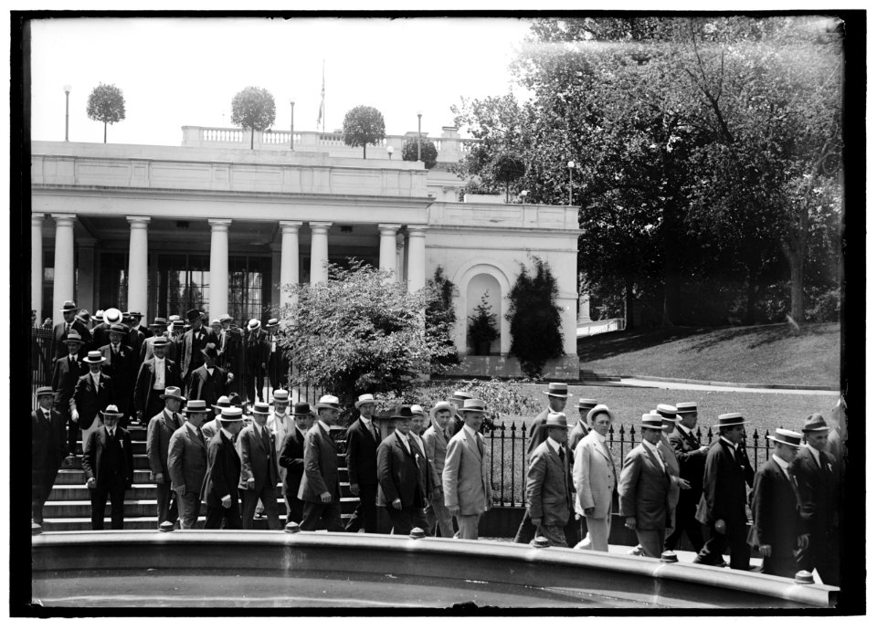 LABOR DELEGATES AT WHITE HOUSE LCCN2016869334