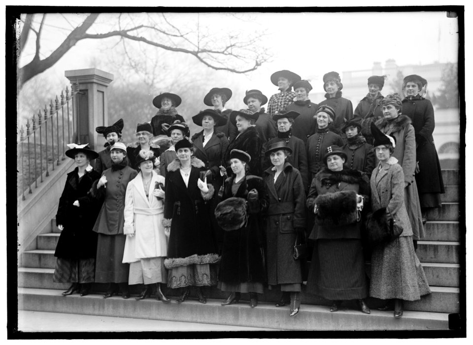 LABOR UNIONS. CORSET BUYERS ASSN. DELEGATION AT WHITE HOUSE LCCN2016865587