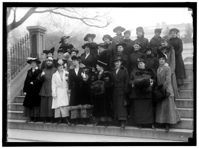 LABOR UNIONS. CORSET BUYERS ASSN. DELEGATION AT WHITE HOUSE LCCN2016866116