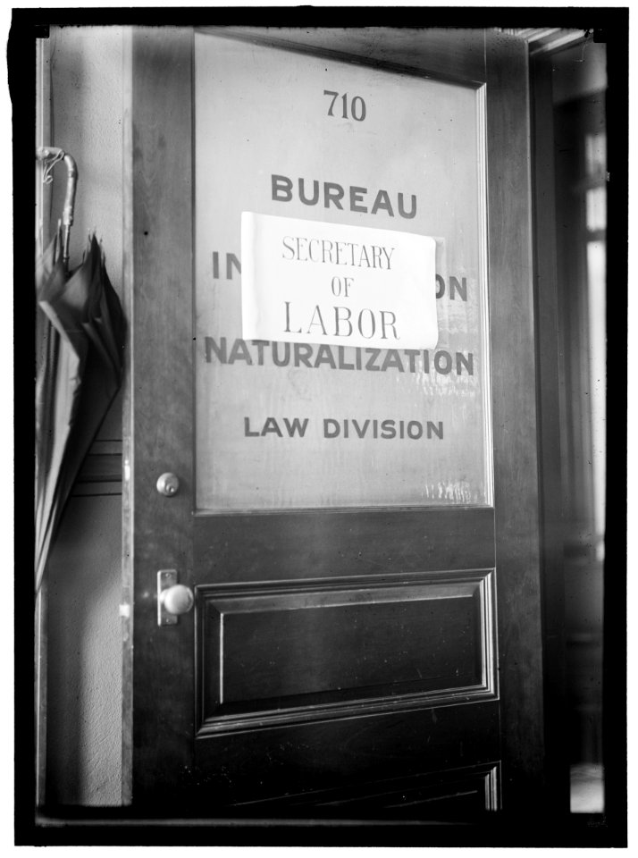 LABOR, DEPT. OF. SIGN ON DOOR FOR NEWLY CREATED OFFICE OF SEC. OF LABOR LCCN2016864394